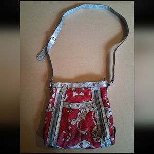 Genna de Rossi Red Floral Crossbody Bag Silver Studded Trim Zipper Front Boho Ch